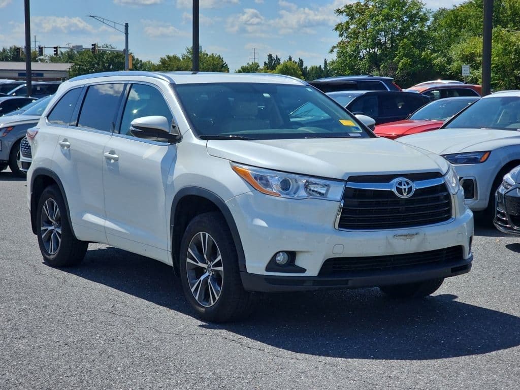 2016 Toyota Highlander XLE — photo 1 of 19