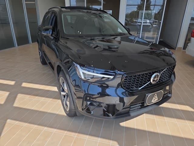 2026 Volvo XC40 Plus — photo 1 of 30