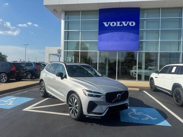 2025 Volvo XC60 Plus — photo 1 of 15