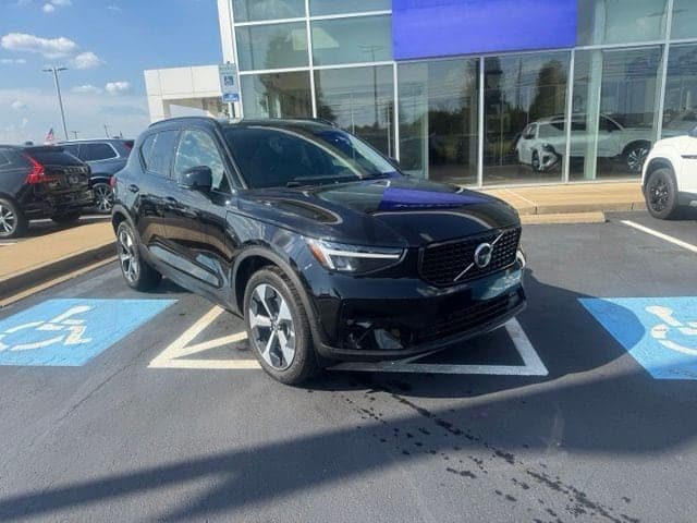 2025 Volvo XC40 Plus Dark Theme — photo 1 of 15