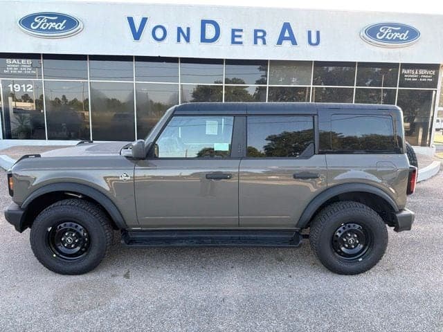 2026 Ford Bronco Outer Banks — photo 1 of 20
