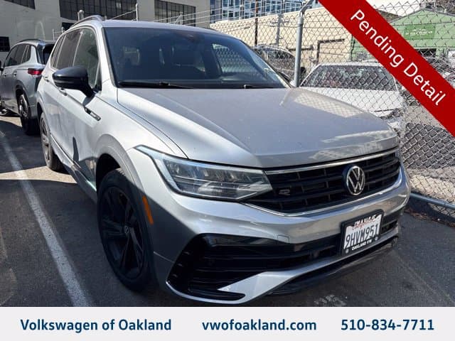 2023 Volkswagen Tiguan SE R-Line Black — photo 1 of 8