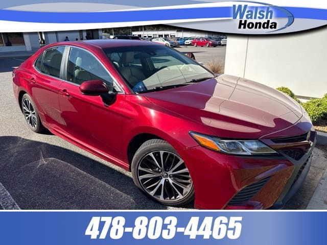 2018 Toyota Camry SE — photo 1 of 7