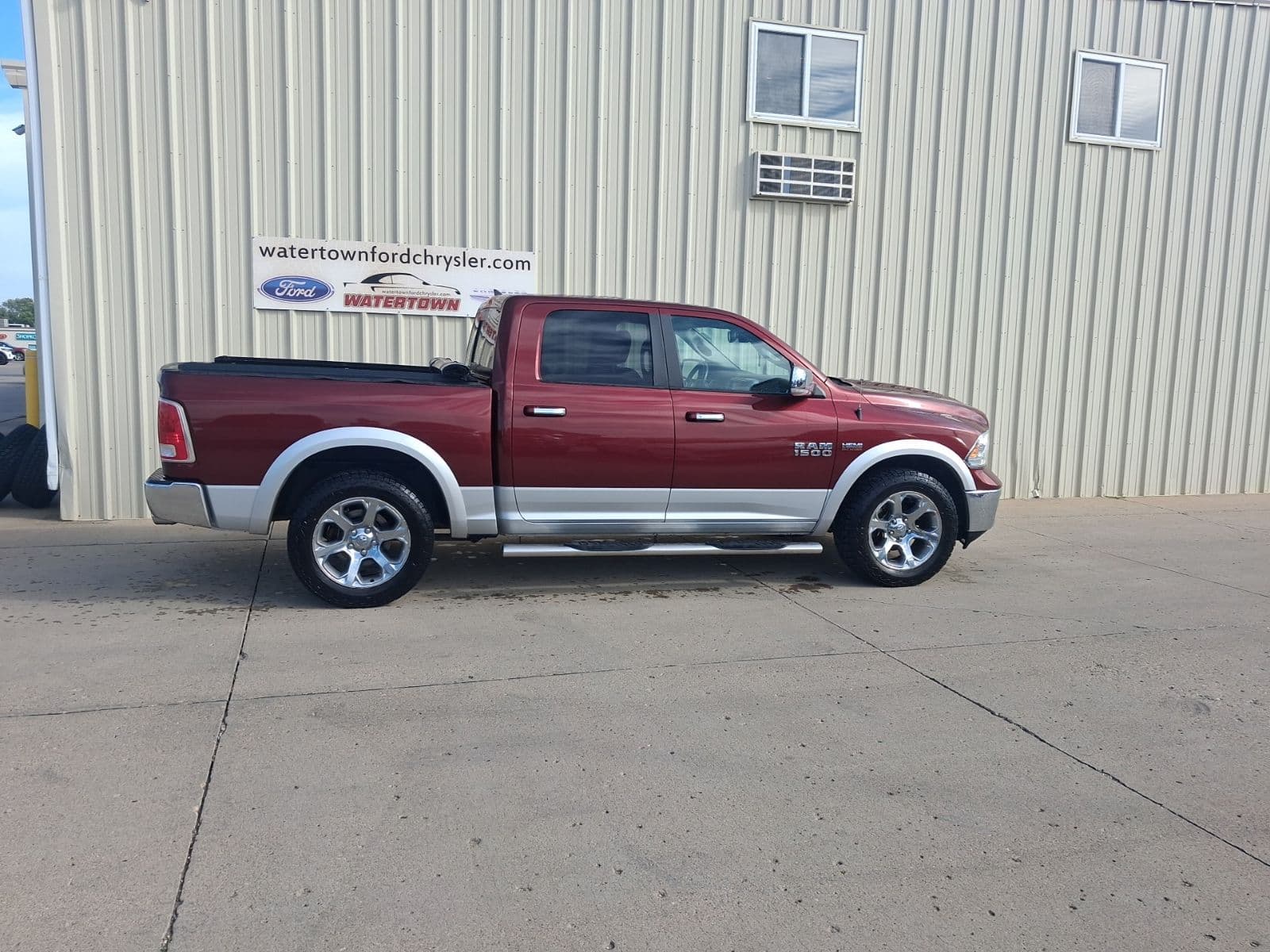 2016 RAM 1500 Laramie — photo 1 of 2