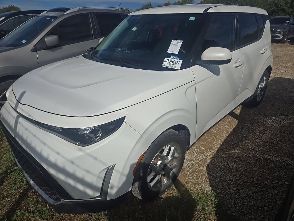 2024 Kia Soul LX — photo 1 of 8