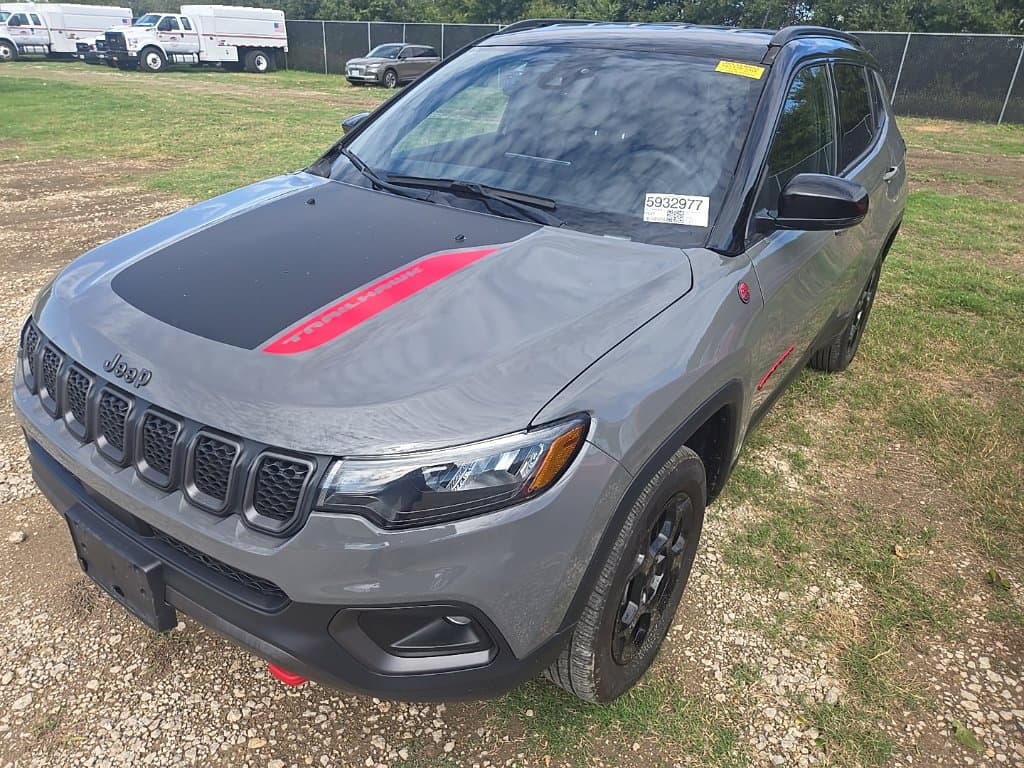 2024 Jeep Compass Trailhawk — photo 1 of 8