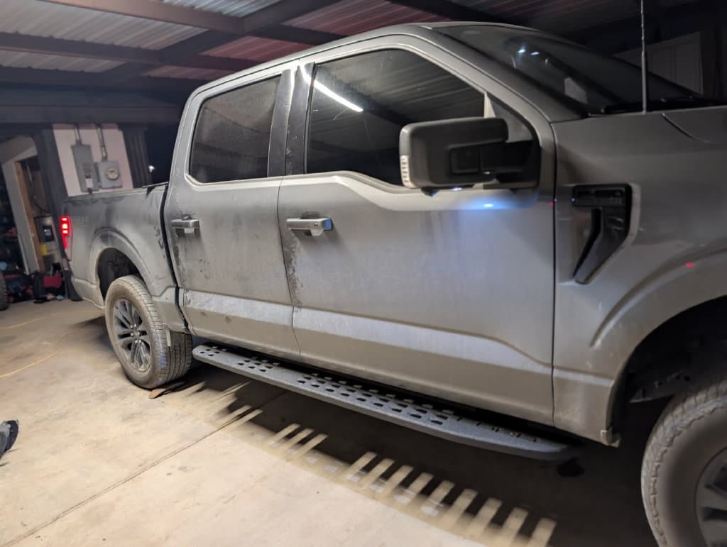 2025 Ford F-150 LARIAT — photo 1 of 3