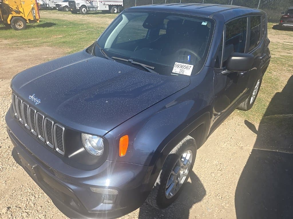 2023 Jeep Renegade Latitude — photo 1 of 4