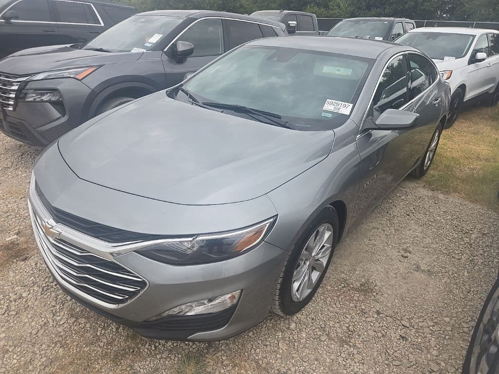 2025 Chevrolet Malibu LT — photo 1 of 4