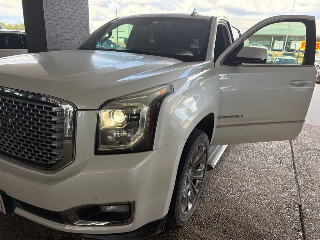 2016 GMC Yukon Denali — photo 1 of 10