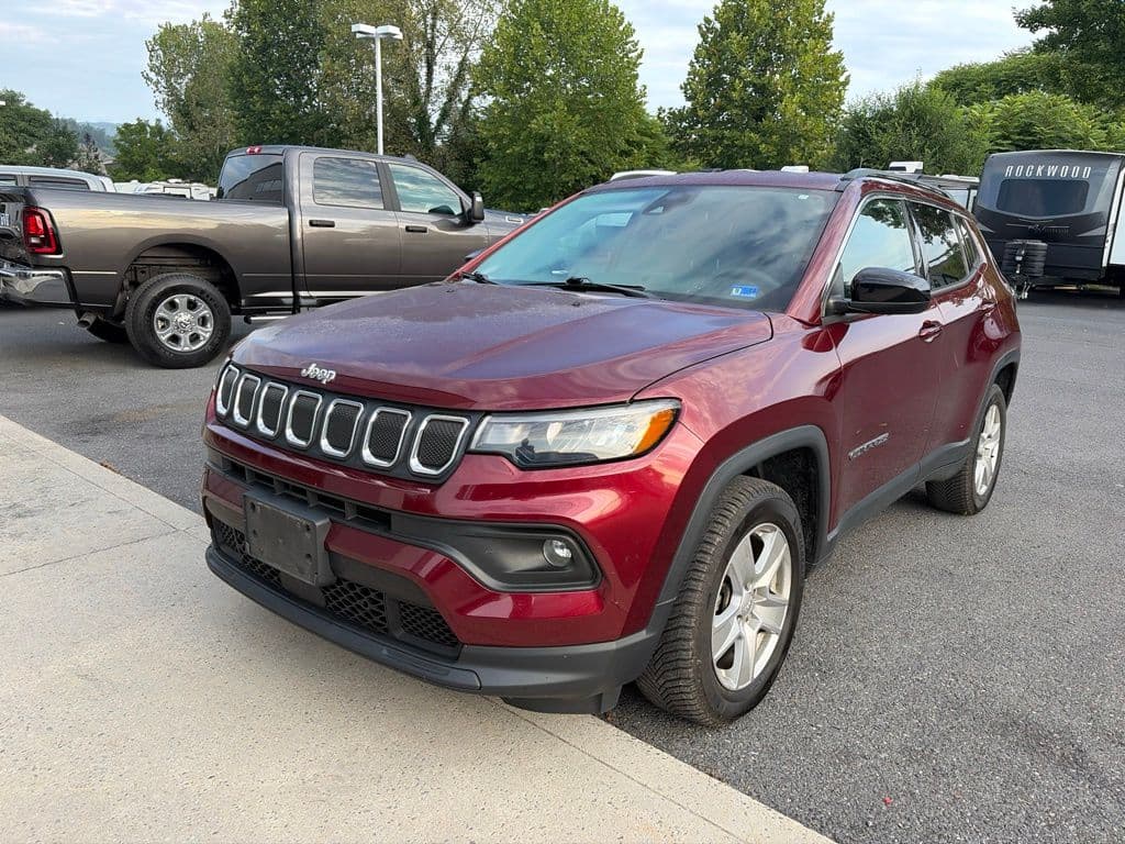 2022 Jeep Compass Latitude — photo 1 of 8