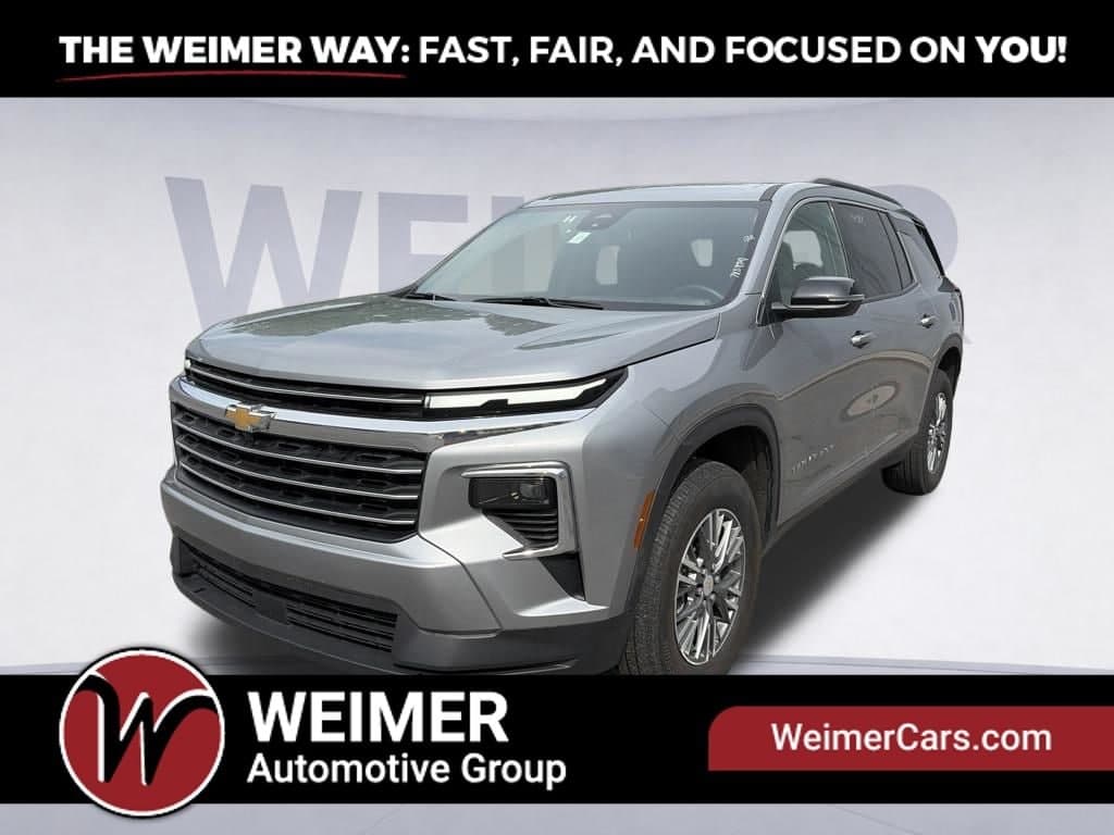 2025 Chevrolet Traverse LT — photo 1 of 45