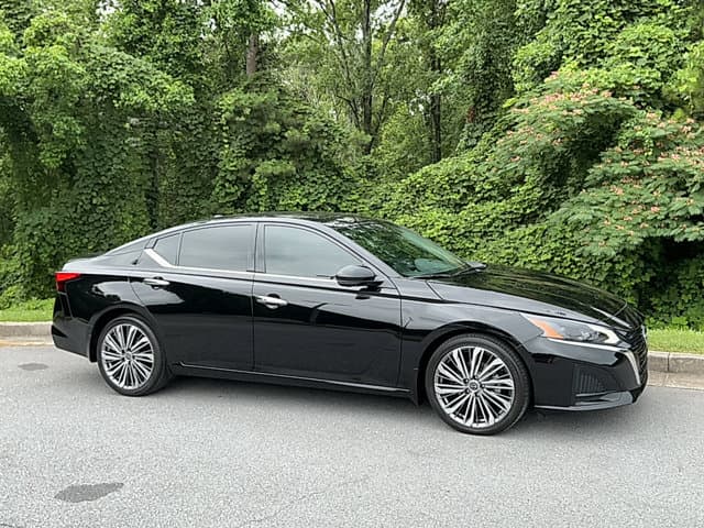 2023 Nissan Altima 2.5 SL — photo 1 of 17