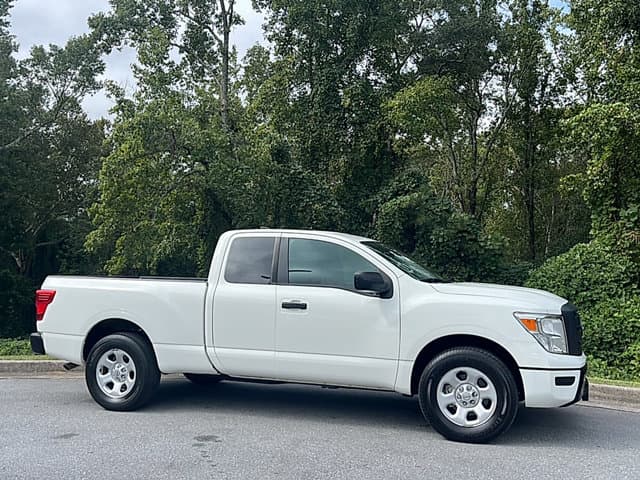 2023 Nissan Titan S — photo 1 of 17
