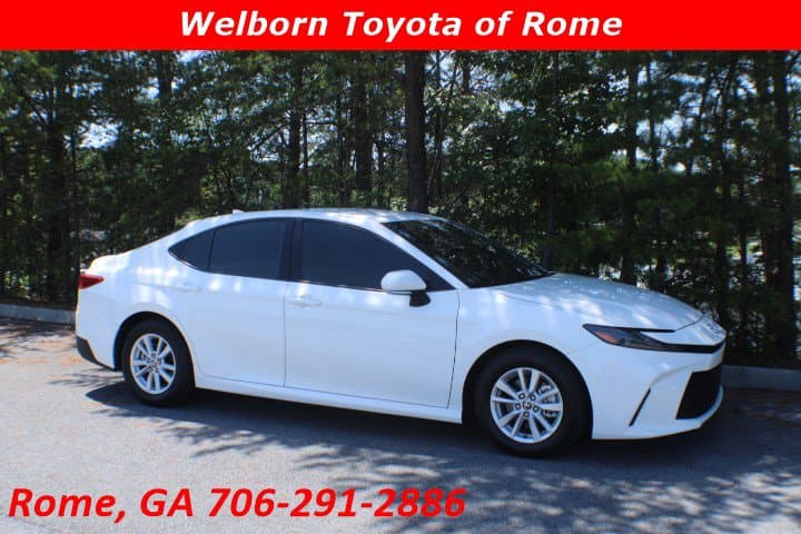 2025 Toyota Camry LE — photo 1 of 13