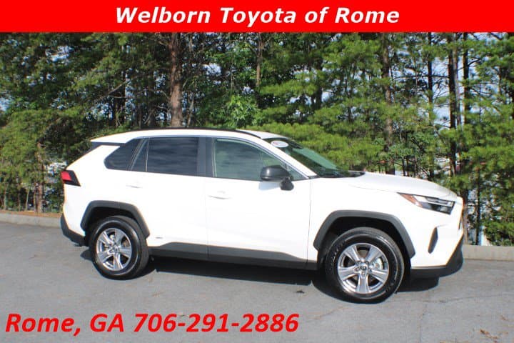2025 Toyota RAV4 Hybrid LE — photo 1 of 15
