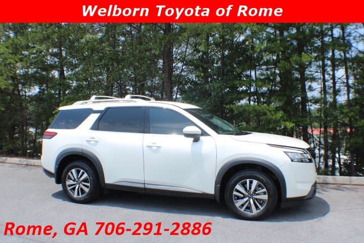 2024 Nissan Pathfinder SL — photo 1 of 17