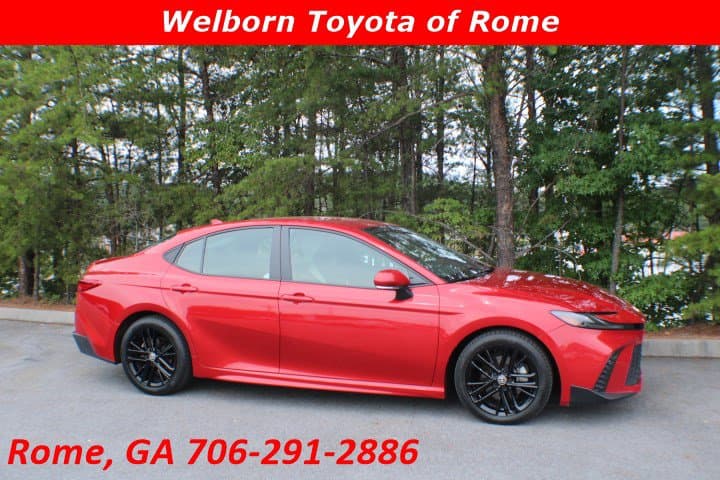 2025 Toyota Camry SE — photo 1 of 16