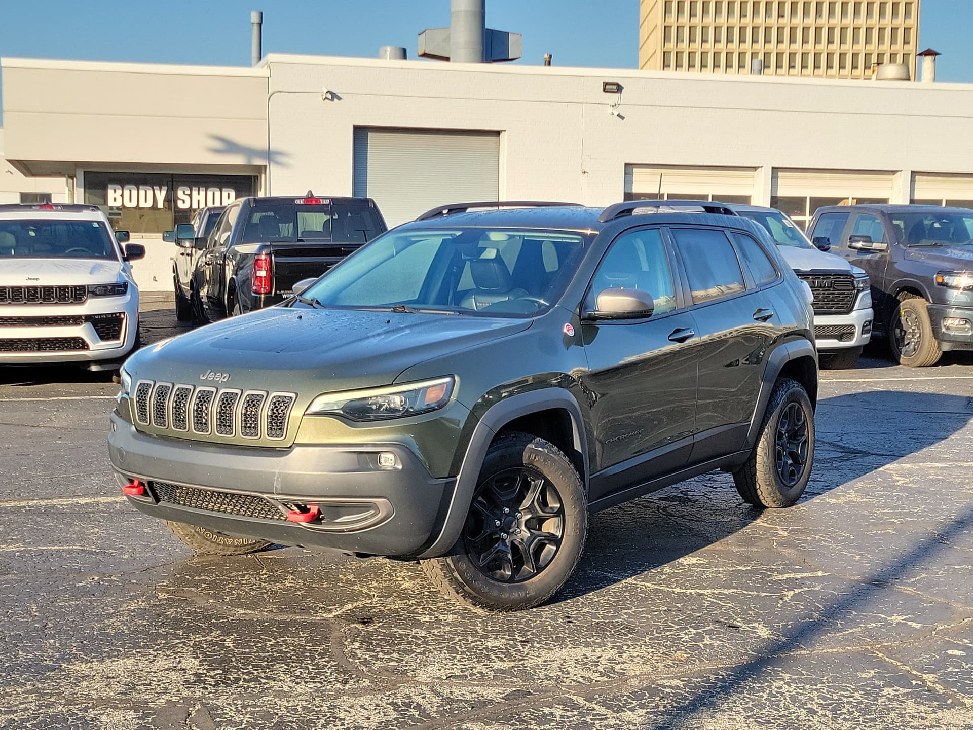 2020 Jeep Cherokee Trailhawk — photo 1 of 17