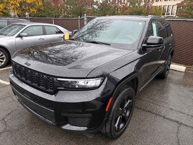 2025 Jeep Grand Cherokee L Altitude X — photo 1 of 2