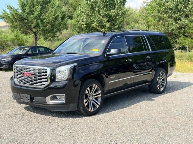 2018 GMC Yukon XL Denali — photo 1 of 10
