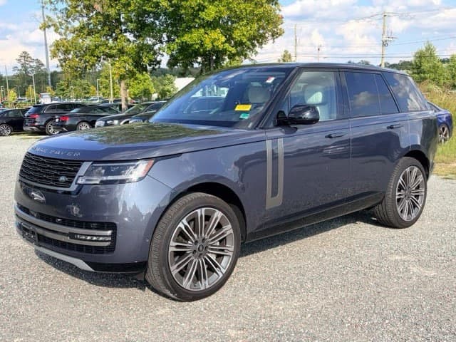 2025 Land Rover Range Rover SE — photo 1 of 10