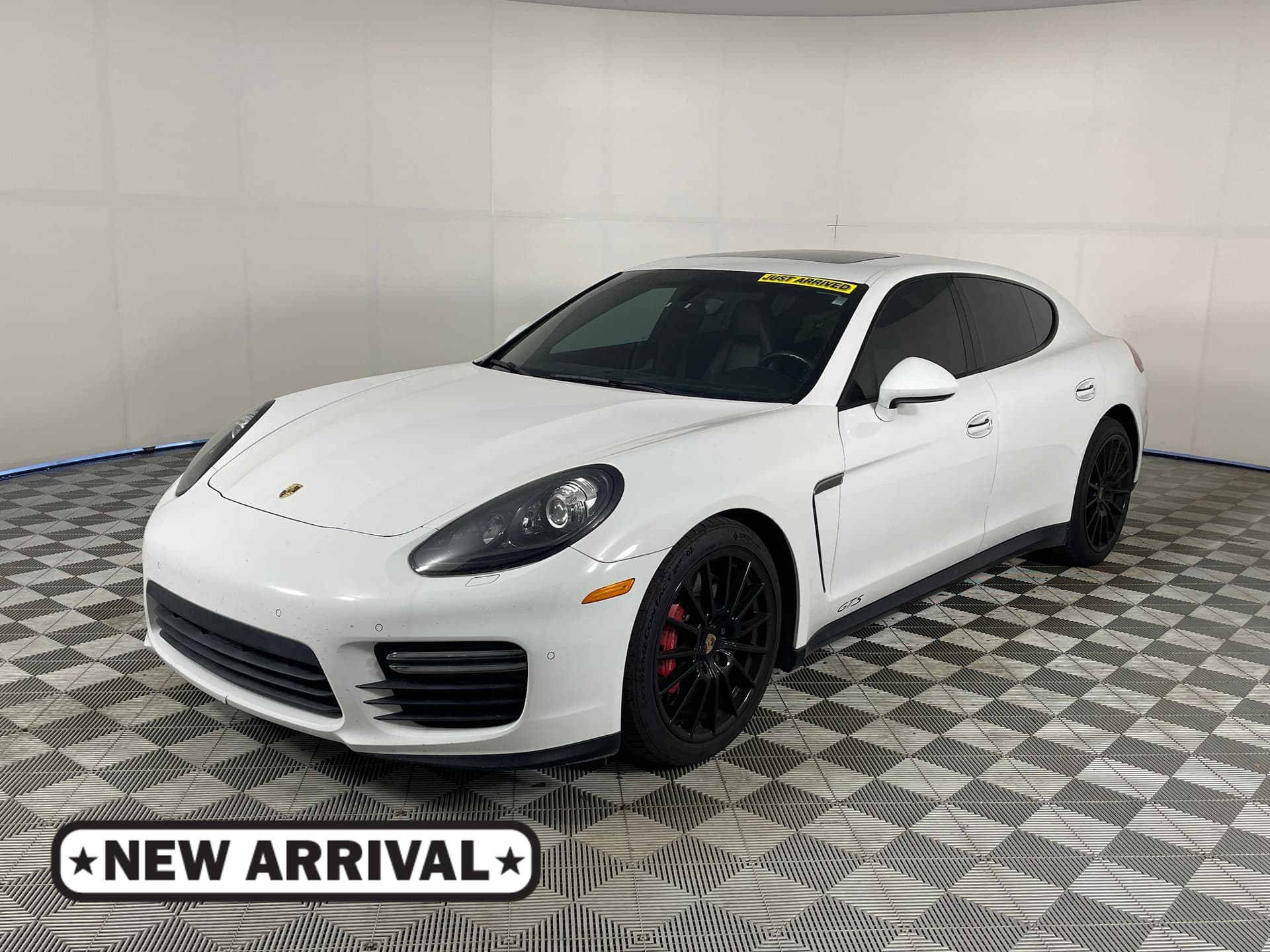 2015 Porsche Panamera GTS — photo 1 of 22
