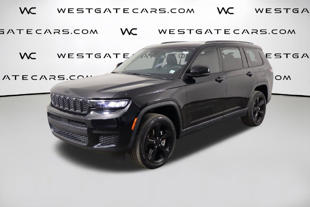 2023 Jeep Grand Cherokee Altitude — photo 1 of 51