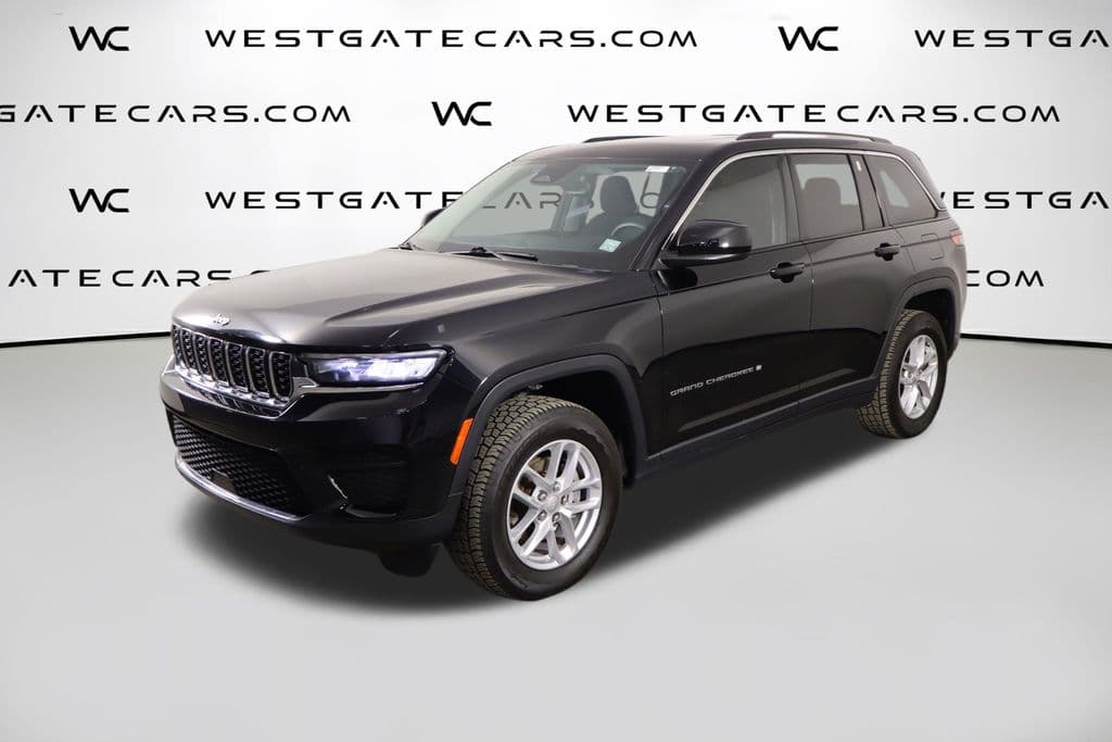2023 Jeep Grand Cherokee Laredo — photo 1 of 55