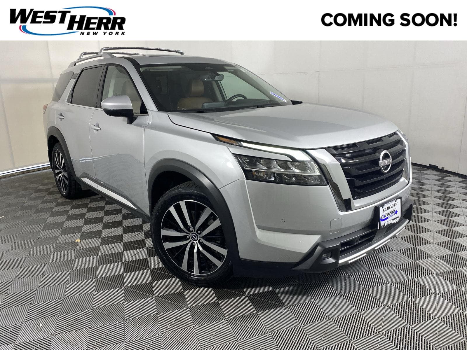 2023 Nissan Pathfinder Platinum — photo 1 of 29