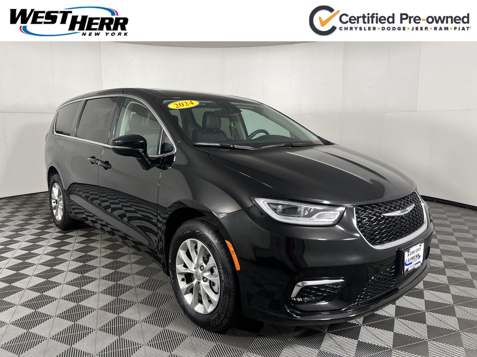 2024 Chrysler Pacifica Touring L — photo 1 of 27
