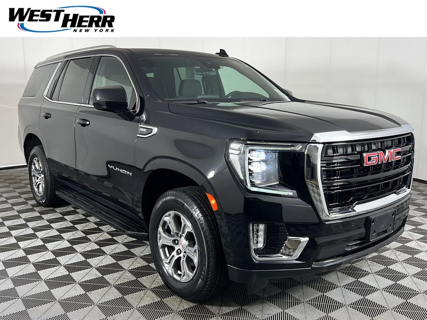 2023 GMC Yukon SLE — photo 1 of 34