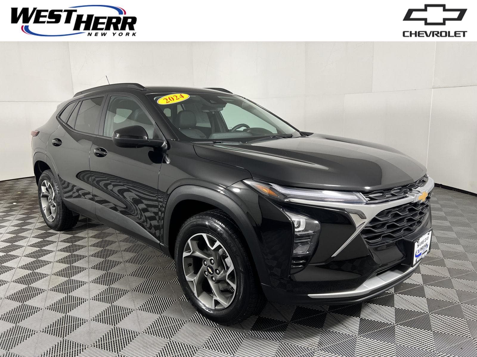 2024 Chevrolet Trax LT — photo 1 of 30