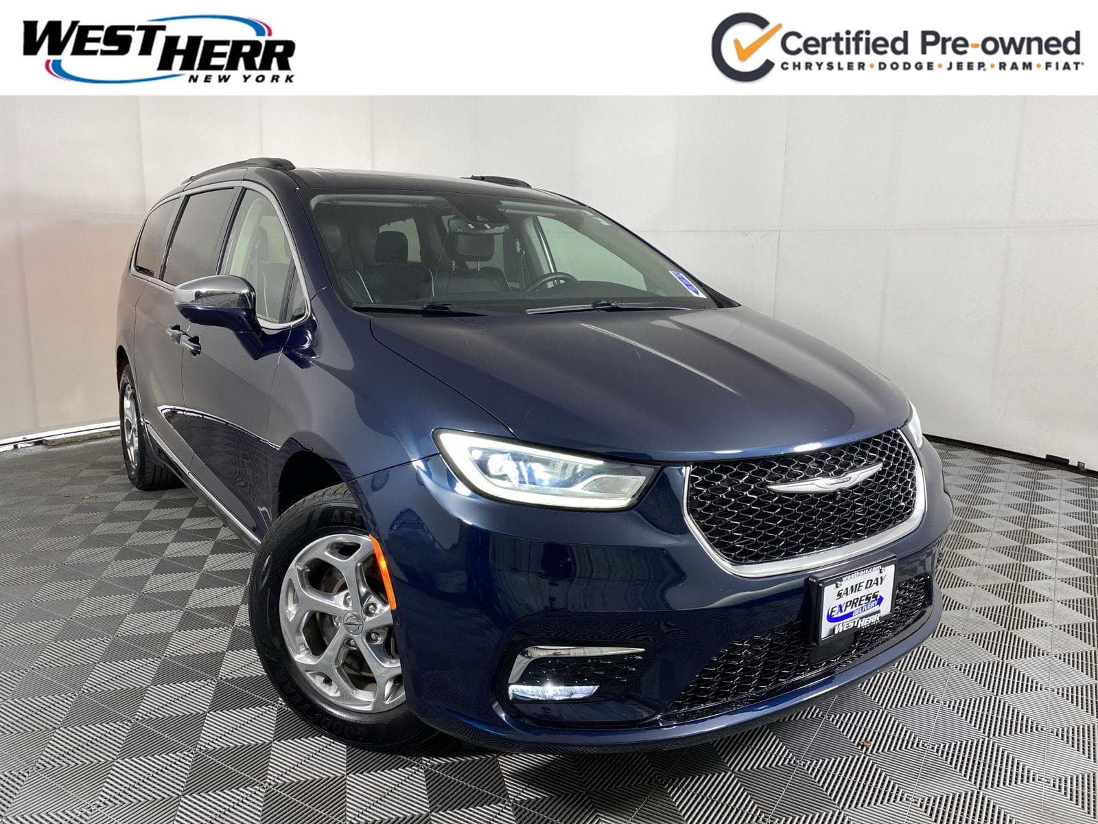 2022 Chrysler Pacifica Limited — photo 1 of 34