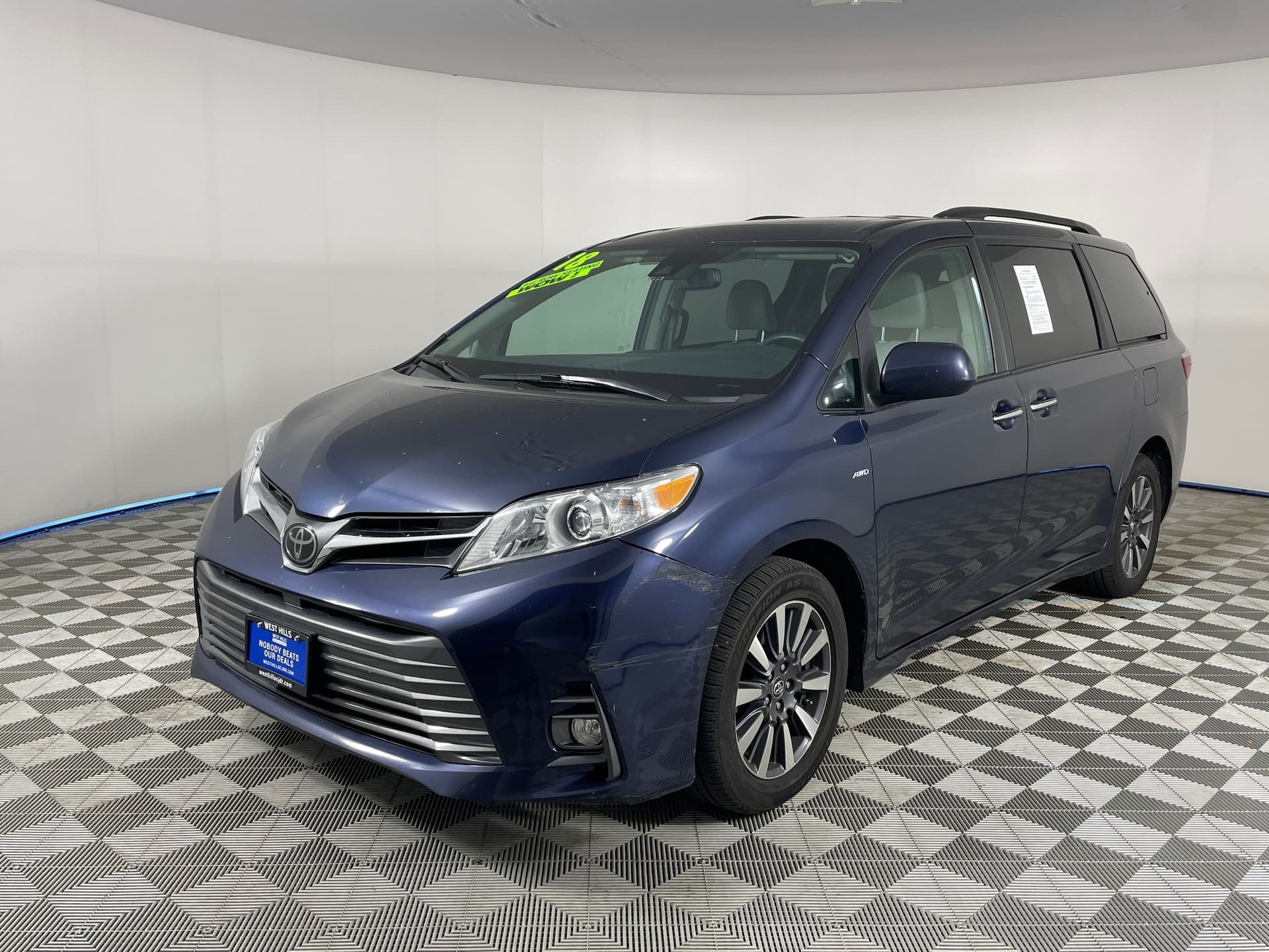 2018 Toyota Sienna XLE Premium — photo 1 of 19