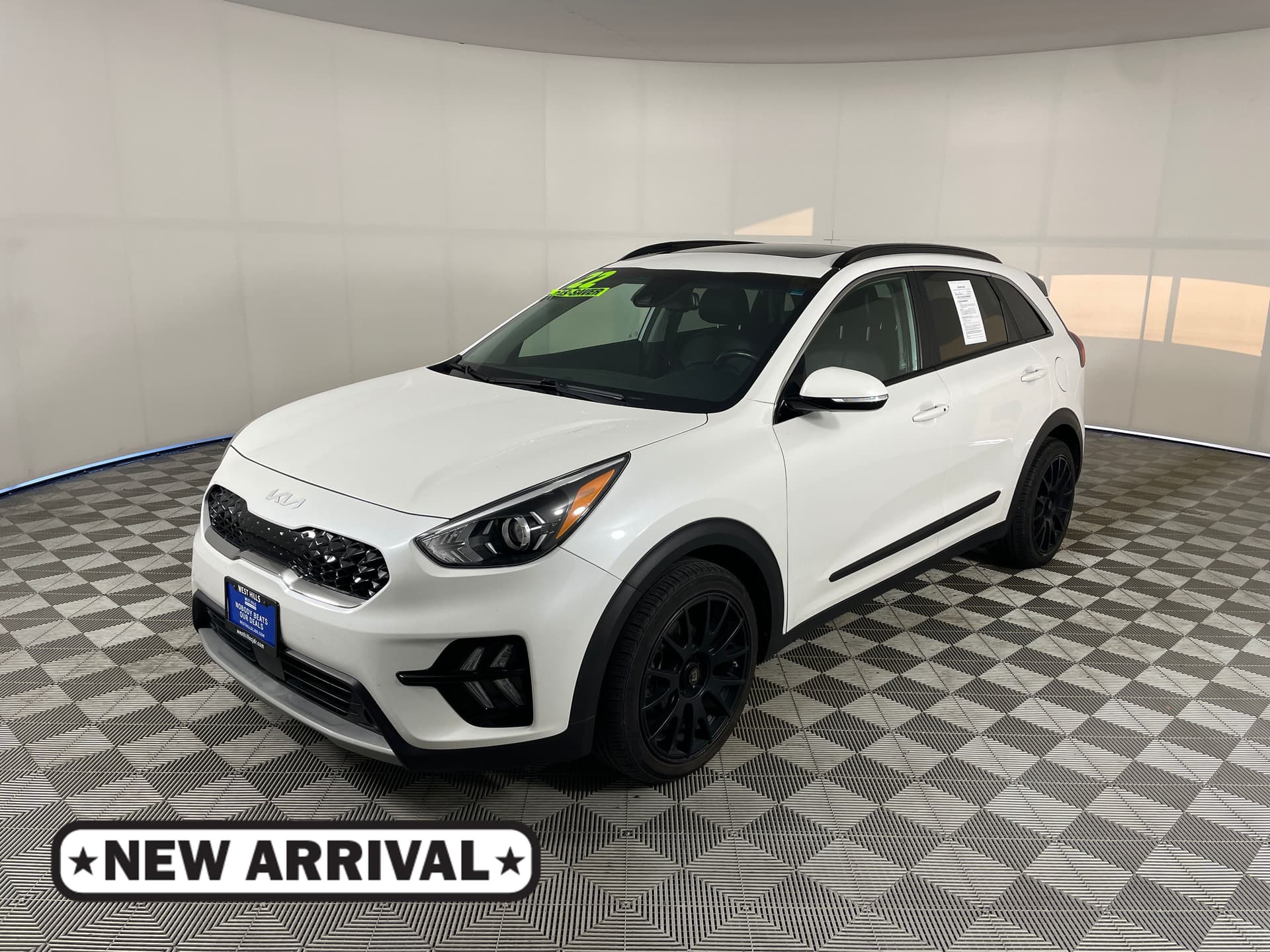 2022 Kia Niro Touring SE — photo 1 of 18