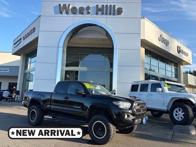 2022 Toyota Tacoma 4WD SR5 — photo 1 of 9