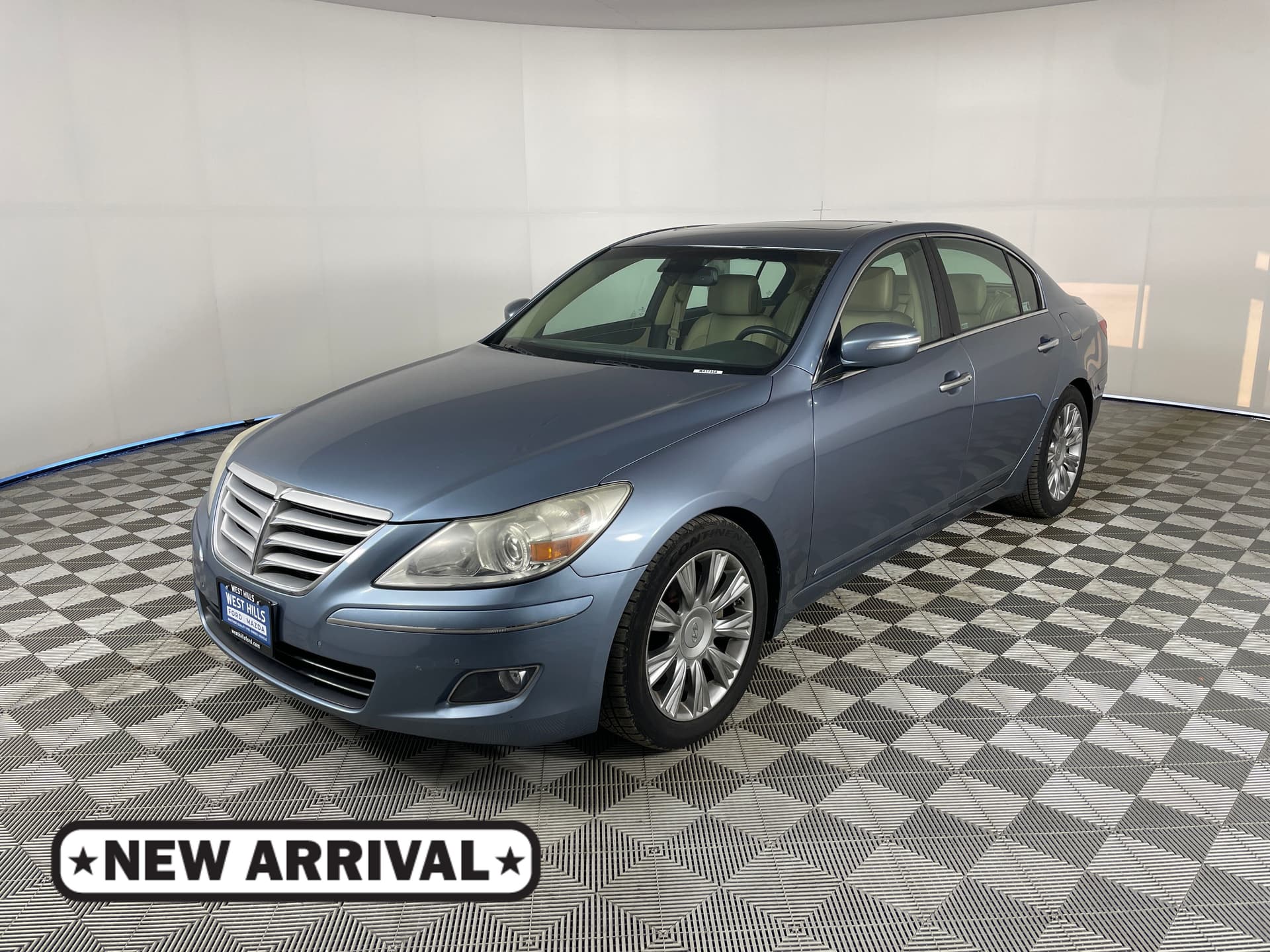2009 Hyundai Genesis Base — photo 1 of 17