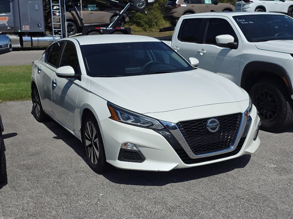 2022 Nissan Altima 2.5 SV — photo 1 of 8