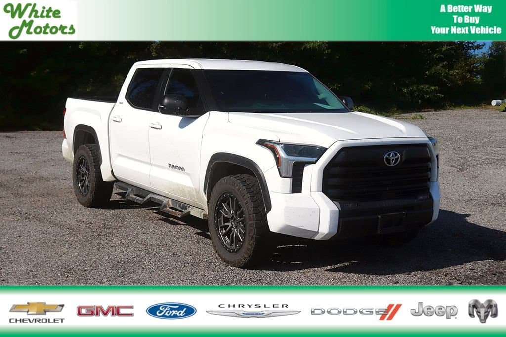 2024 Toyota Tundra 4WD SR5 — photo 1 of 3