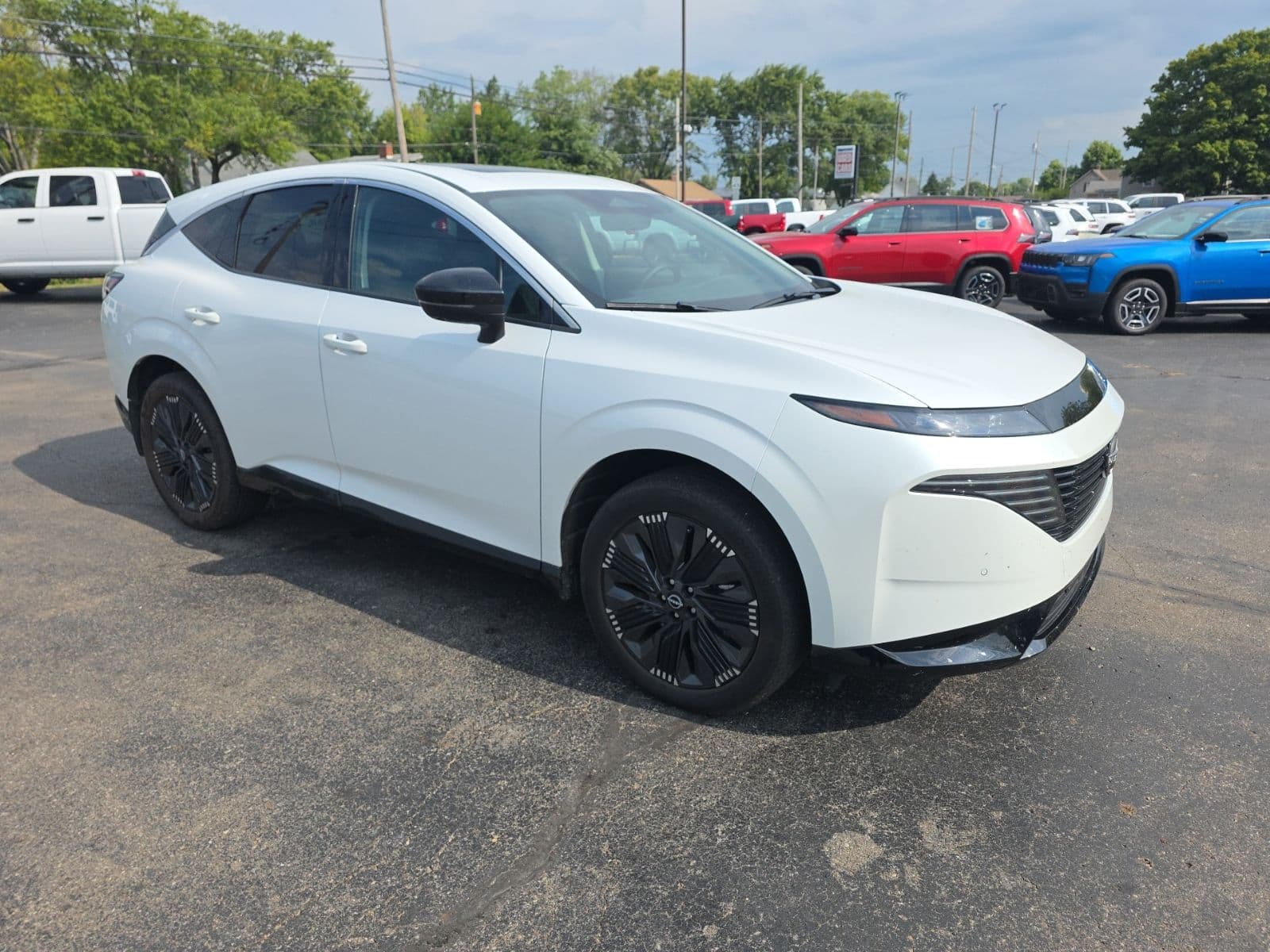2025 Nissan Murano Platinum — photo 1 of 21