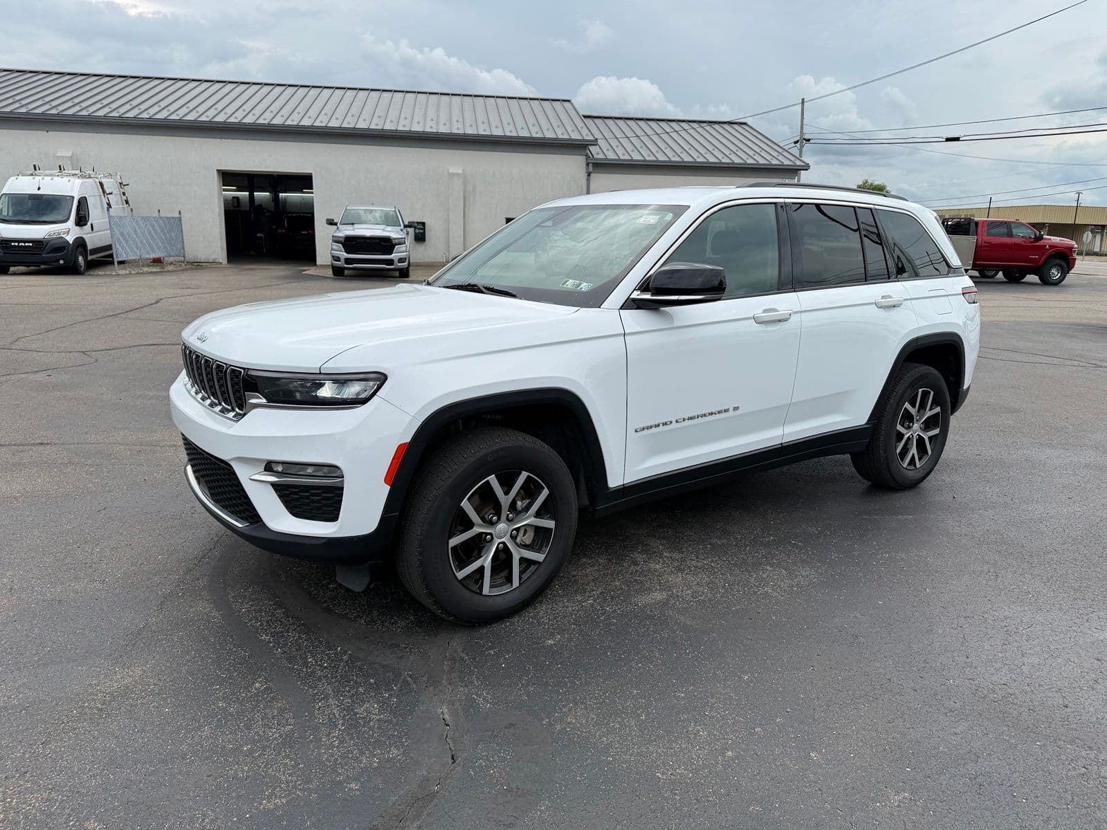 2024 Jeep Grand Cherokee Limited — photo 1 of 19