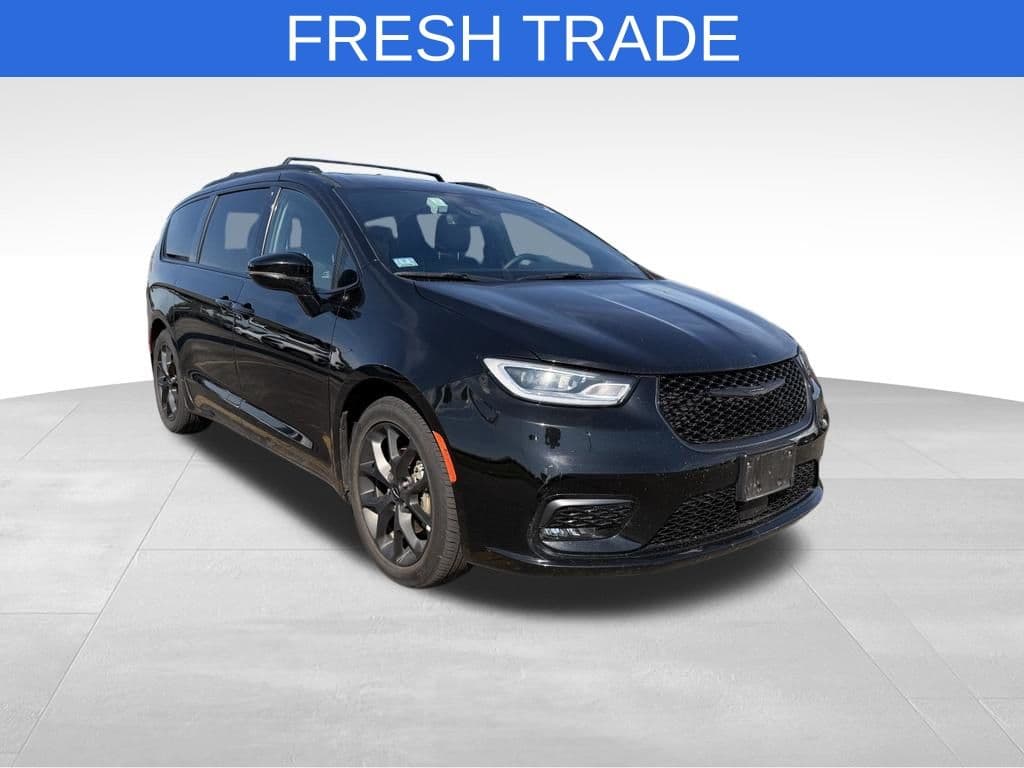 2025 Chrysler Pacifica Limited — photo 1 of 16