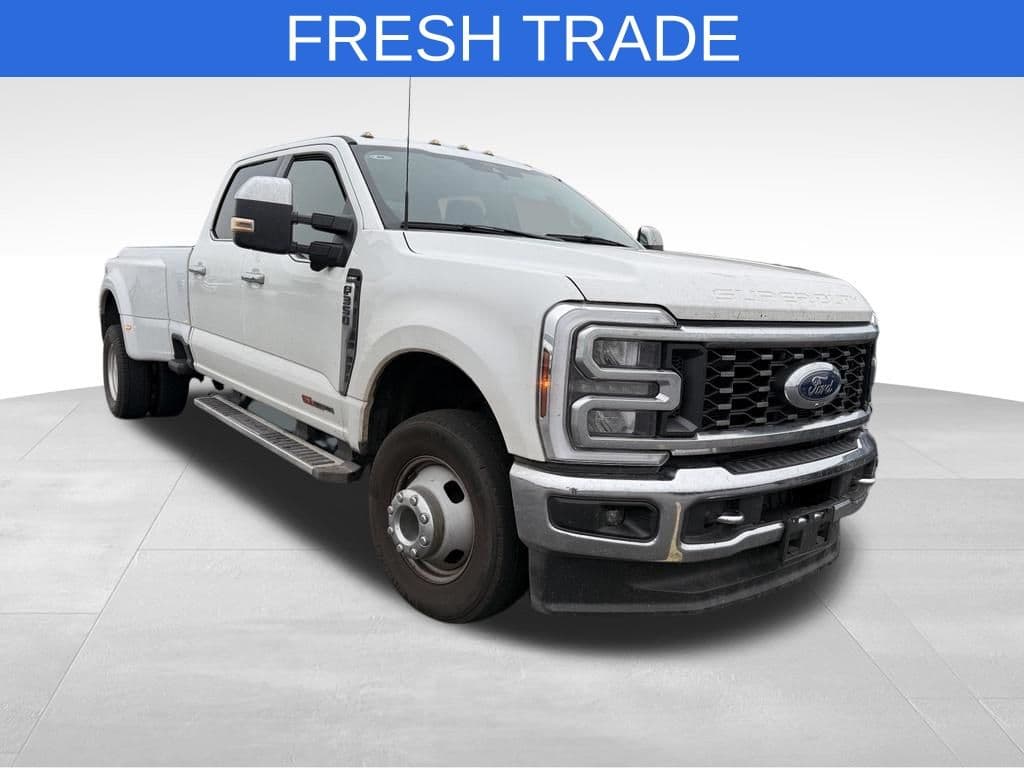 2024 Ford Super Duty F-350 DRW LARIAT — photo 1 of 4