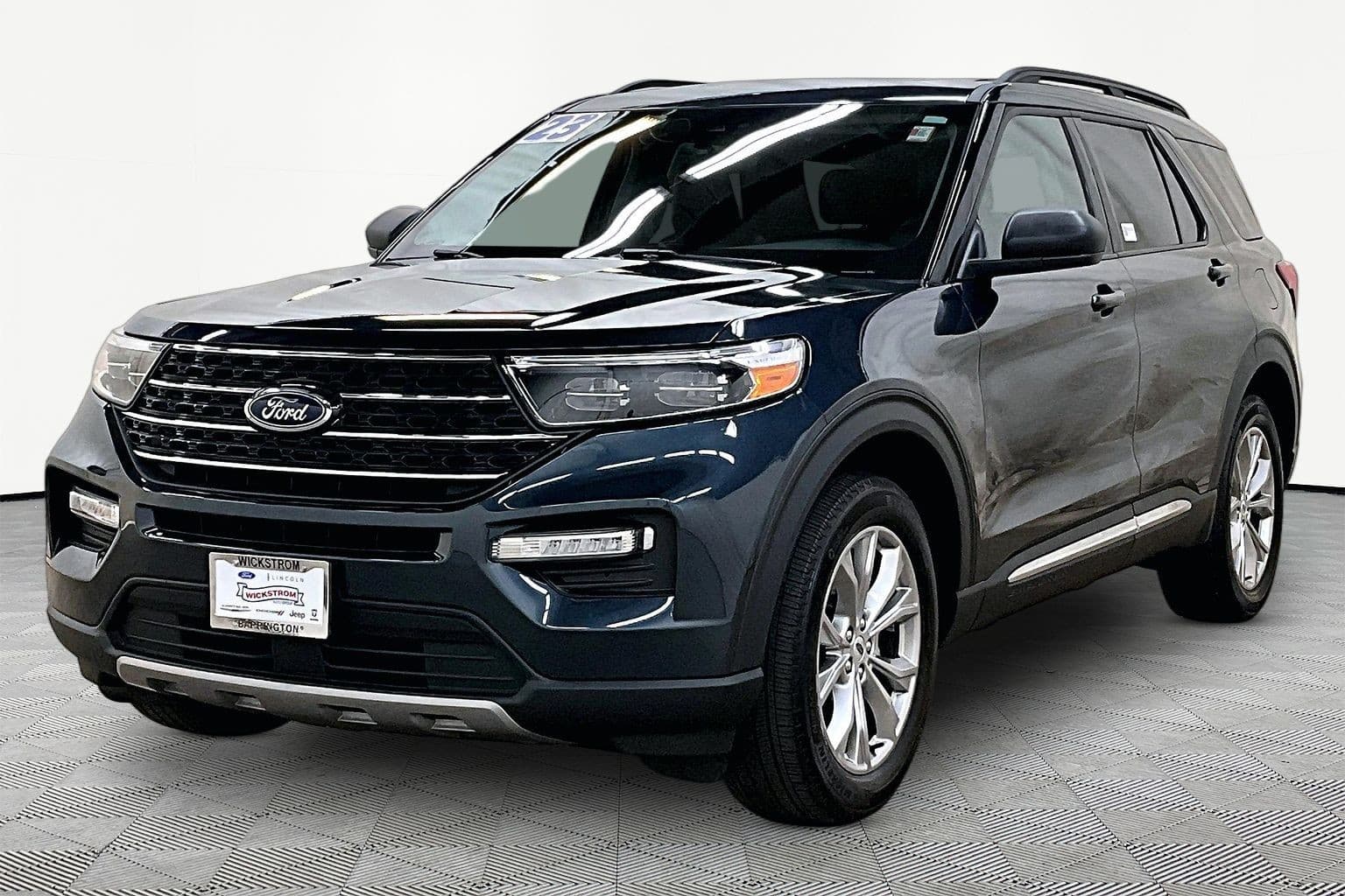 2023 Ford Explorer XLT — photo 1 of 35
