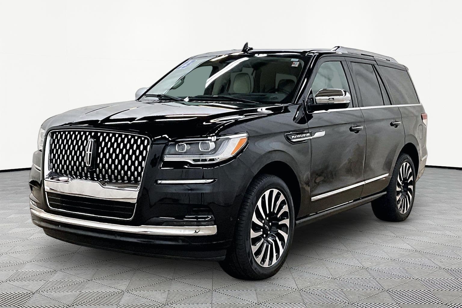2023 Lincoln Navigator Black Label — photo 1 of 36