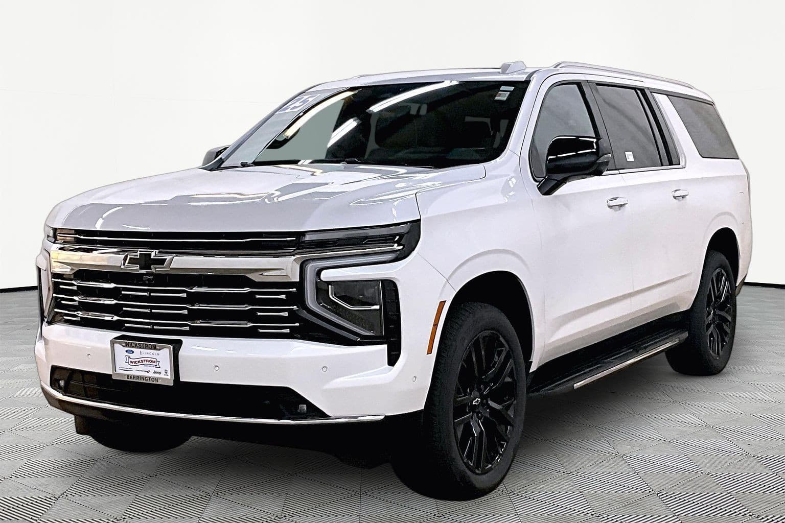 2025 Chevrolet Suburban Premier — photo 1 of 36
