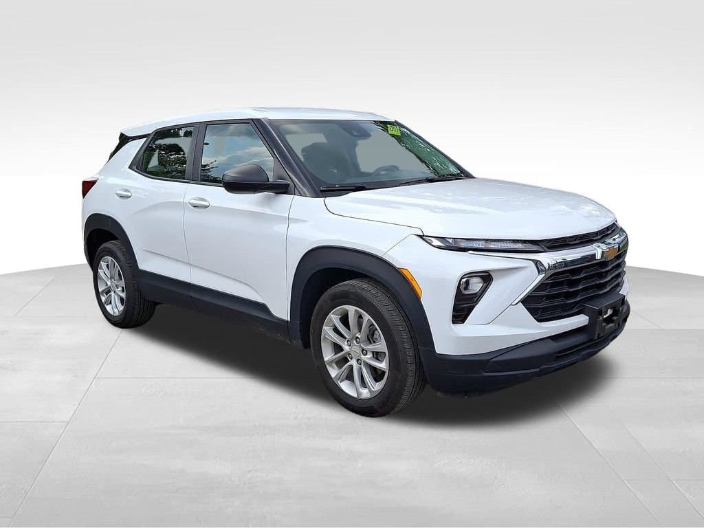 2024 Chevrolet Trailblazer LS — photo 1 of 36