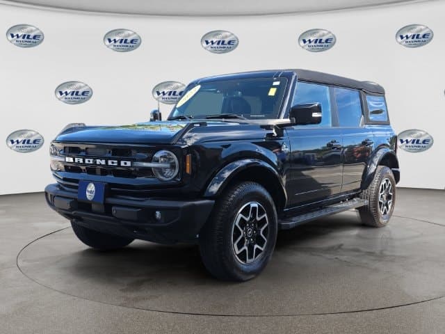 2023 Ford Bronco Outer Banks — photo 1 of 21