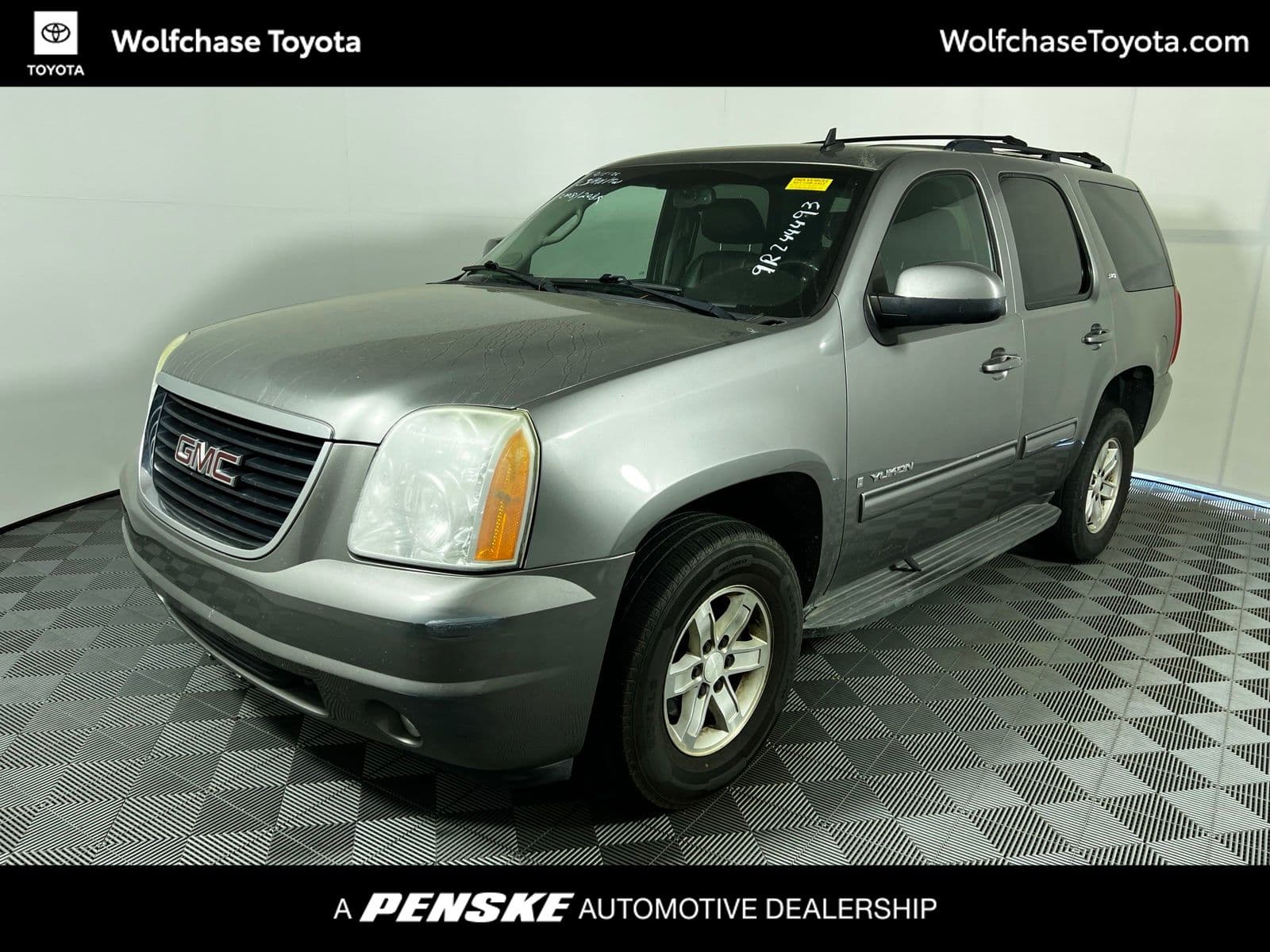 2009 GMC Yukon Base — photo 1 of 10